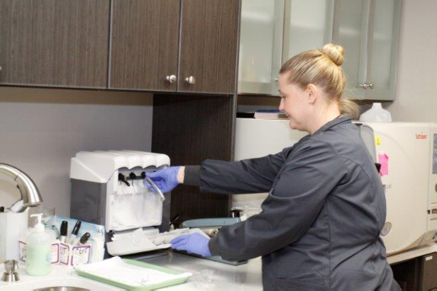 Dental Tech Operating machinery - Dr. Seibert